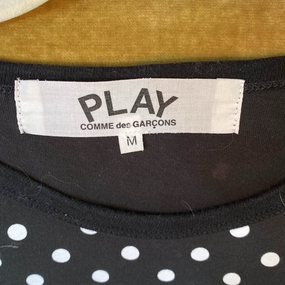Play by Comme des Garçons tee shit, size M ( more like L ), unisex - Picture 3 of 5